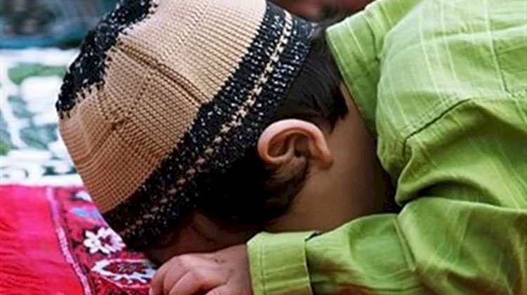 أمين الفتوى لقناة الناس: يجوز لطفل 7 سنوات إمامة أمه فى الصلاة