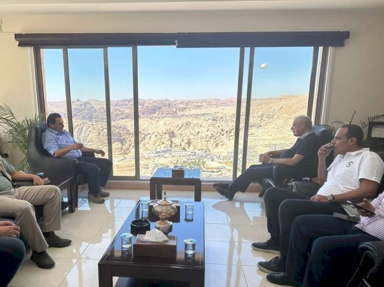 محافظ جنوب سيناء يلتقى برئيسي مجلس المفوضين ومدينة البتراء الأثرية الأردنية