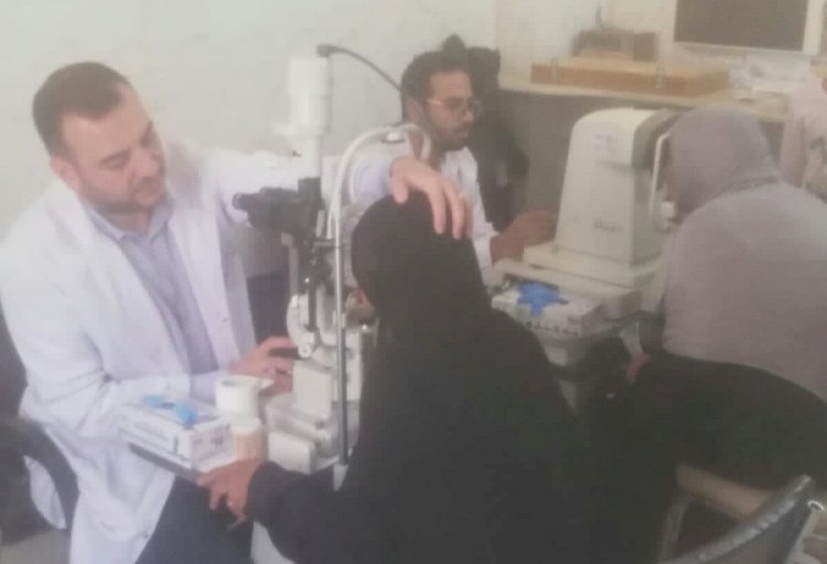 الكشف على 92 مواطنا بمدينة سفاجا خلال قافلة طبية للعيون