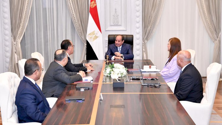 الرئيس السيسى يطلع على جهود صيانة شبكة الطرق القومية