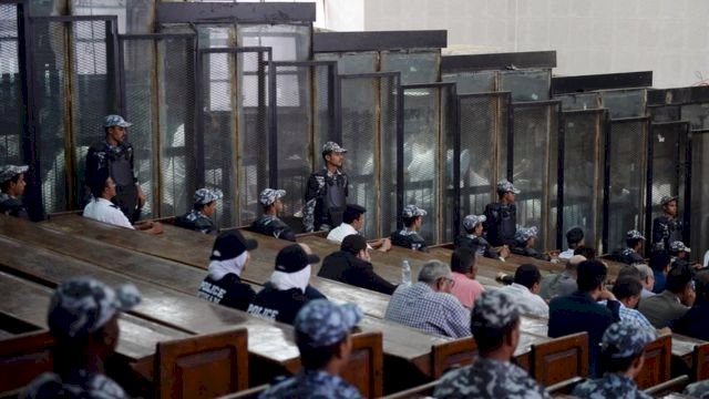 محاكمة 14 متهما بقضية "فض اعتصام رابعة"