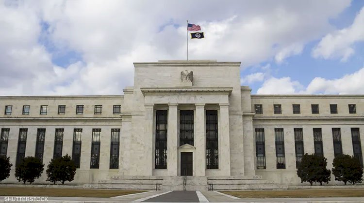 الفيدرالي يلمح إلى المزيد من رفع الفائدة في ظل استمرار الضغوط التضخمية