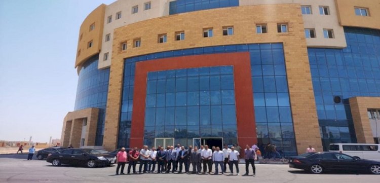 وزير الإسكان يتابع تقدم الأعمال بمستشفى  سعة 220 سريرا بمدينة العبور
