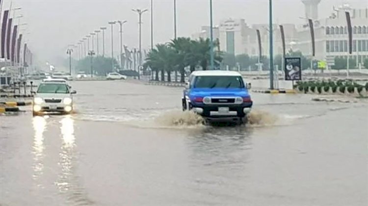تحذير من أمطار رعدية غزيرة وسيول في السعودية