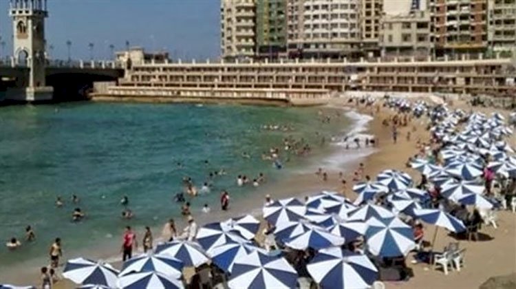 حملات مكبرة على جميع شواطئ الإسكندرية