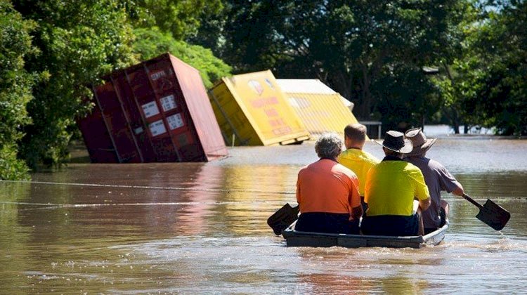 الفيضانات فى ولايتي تيرول وسالزبورج بالنمسا تصل ذروتها
