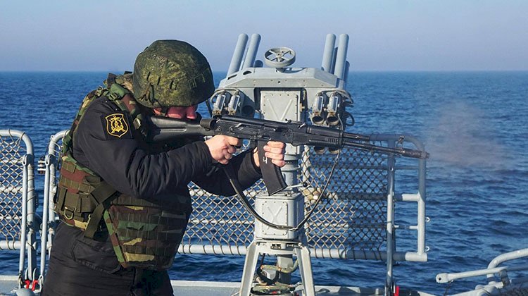 الدفاع الروسية» تعلن تدمير 4 زوارق أوكرانية في البحر الأسود