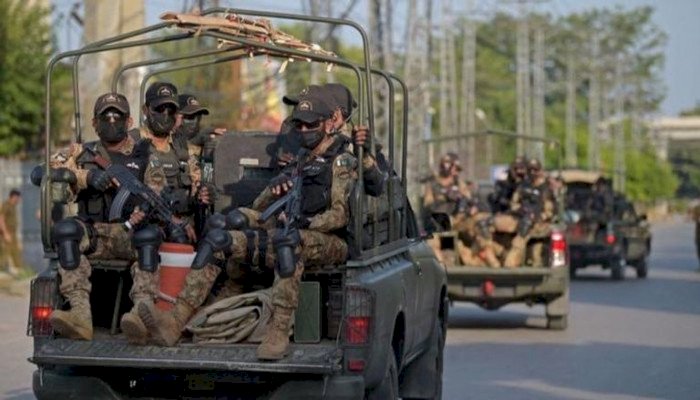 مصرع 9 جنود باكستانيين في هجوم انتحاري