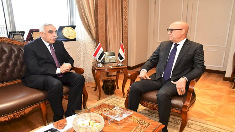 وزير الإسكان يبحث مع السفير العراقى سبل تعزيز التعاون بين البلدين