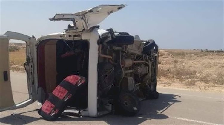 مصرع شخصين وإصابة 3 فى حادث انقلاب سيارة بطريق أسوان/أبو سمبل البرى