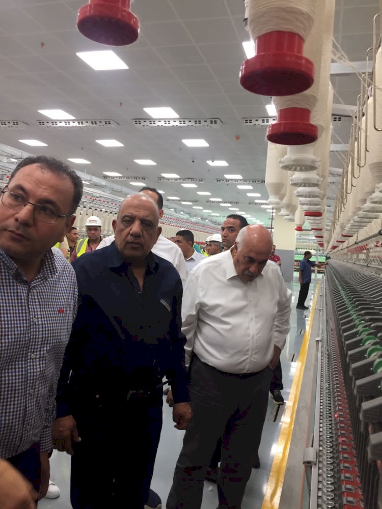  وزير قطاع الأعمال العام يتابع التشغيل التجريبي لمصنع "غزل 4" ويشهد أول شحنة تصدير للخارج 