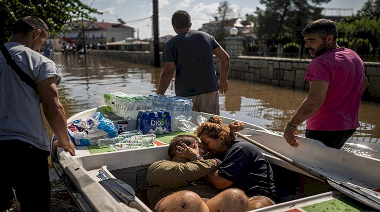 مصرع العشرات بسبب الفيضانات واستمرار عمليات البحث عن مفقودين في اليونان