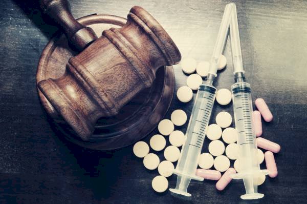 هيئة الدواء تصدر قرارًا باستبدال الجداول الملحقة بقانون مكافحة المخدرات