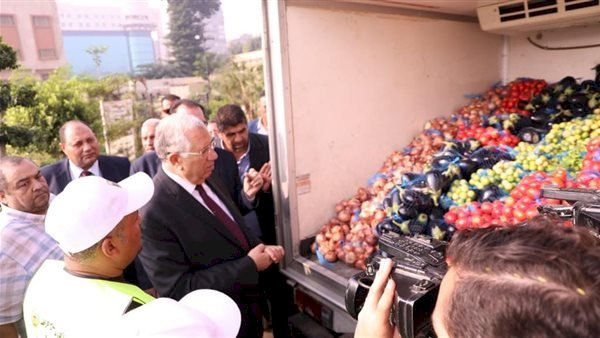 وزير الزراعة يطلق أكبر قافلة منافذ متحركة بالسلع الغذائية إلى محافظة شمال سيناء 