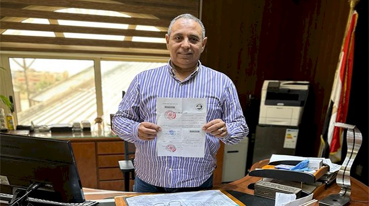رئيسا حزبي "إرادة جيل" و"المصريين" يوقعان توكيلات لترشح السيسي