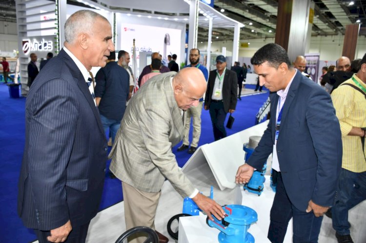 رئيس القابضة للمياه يتفقد جناح "مياه الجيزة" بالمعرض الدولي لتكنولوجيا المياه اكسبوتك ٢٠٢٣