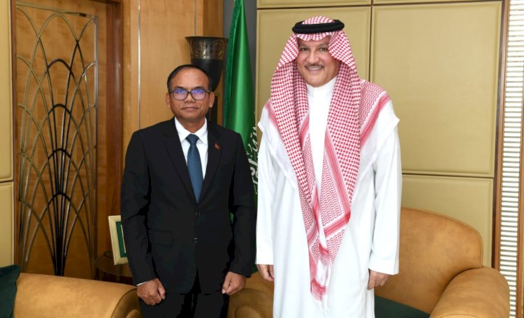 سفير المملكة لدى مصر يستقبل السفير الكمبودي