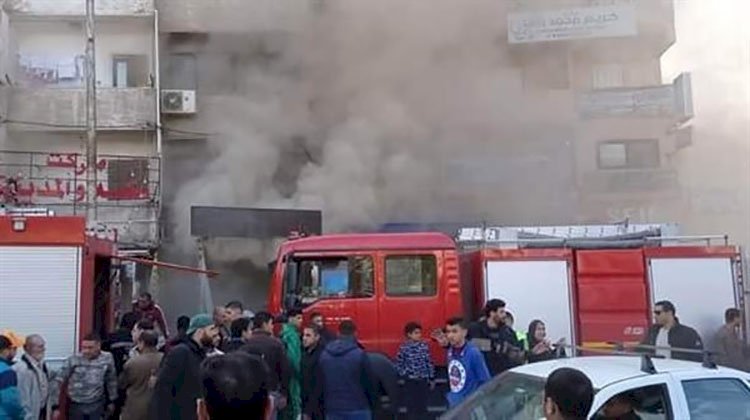 السيطرة على حريق بمحل مستحضرات تجميل وشرفة شقة بالقيسارية فى سوهاج