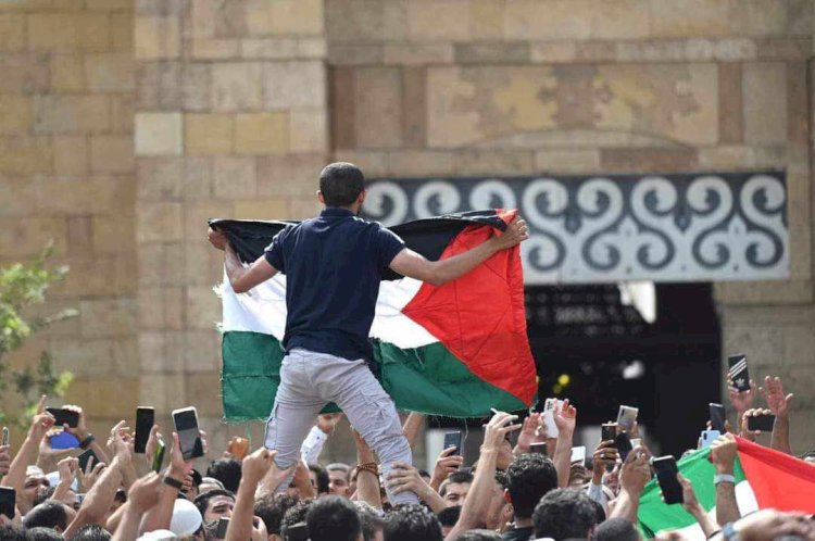 الآلاف تتظاهر من أمام الجامع الأزهر ضد الاحتلال الإسرائيلي
