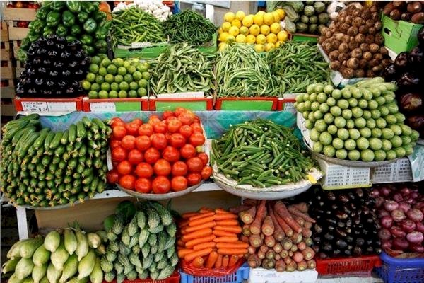 أسعار الخضار والفاكهة في سوق العبور اليوم السبت 