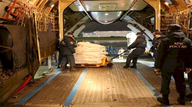 طائرة روسية تصل مطار العريش محملة بمساعدات إلى قطاع غزة