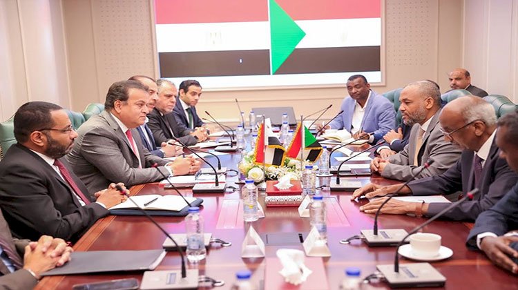 وزير الصحة يلتقي نظيره السوداني لبحث تعزيز سبل التعاون في القطاع الصحي 