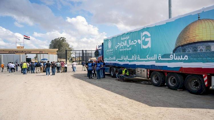 17 شاحنة مساعدات جاهزة للدخول إلى قطاع غزة