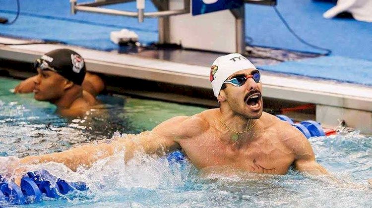 عبد الرحمن سامح نجم المنتخب المصري للسباحة يحصل على الميدالية الفضية