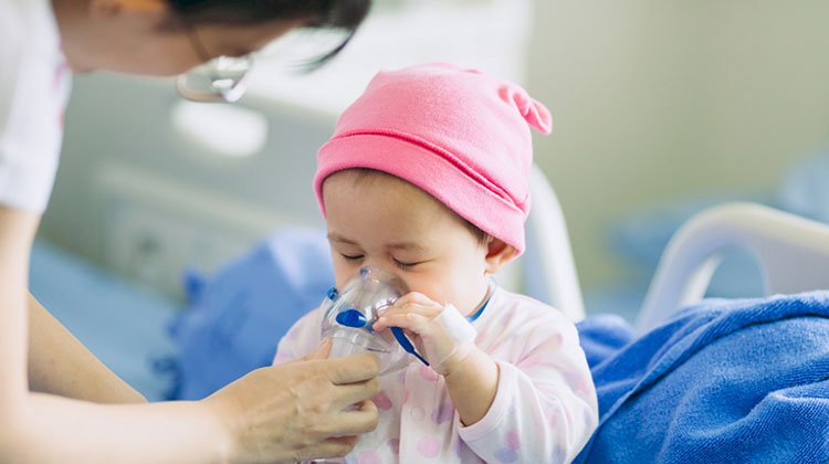 طبيب يكشف أسباب انتشار الأمراض التنفسية بين أطفال المدارس