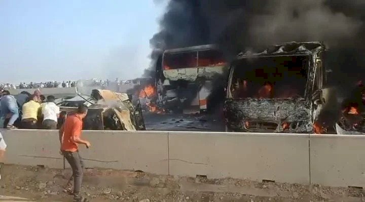 صرف 60 ألف جنيه لأسرة كل متوفي في حادث طريق «القاهرة - الإسكندرية» الصحراوي  
