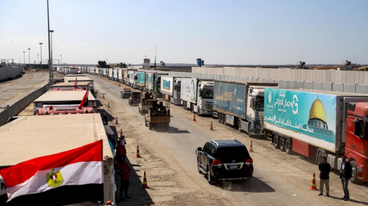 دخول شاحنات المساعدات من مصر إلى غزة عبر معبر رفح