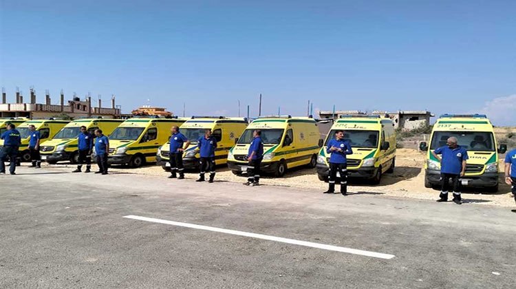 الصحة تخصص 40 سيارة إسعاف داخل معبر رفح لنقل الفلسطينيين المصابين