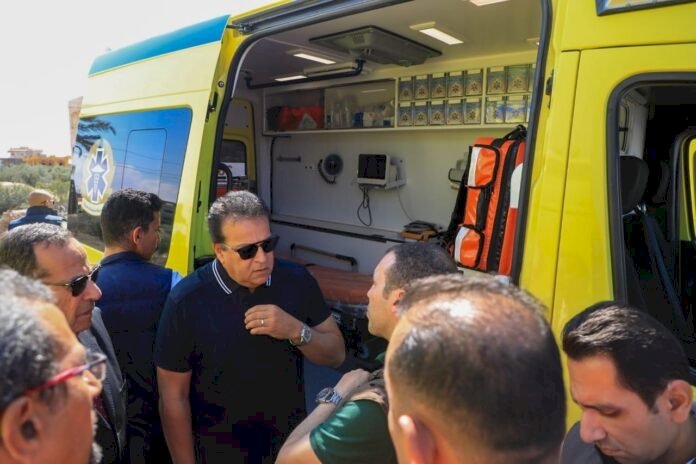 وزير الصحة يتفقد تمركز سيارات الإسعاف بمعبر رفح البري