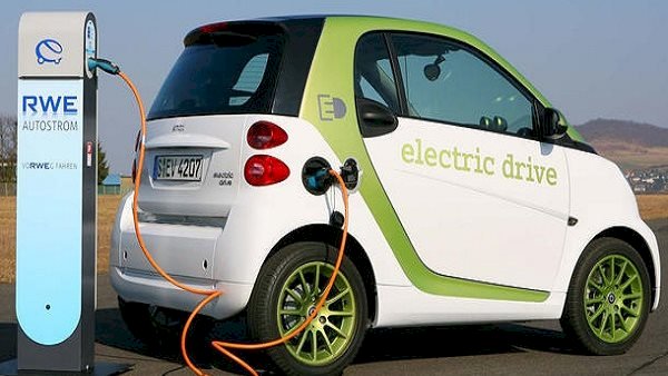 برلماني: توطين صناعة السيارات الكهربائية نقلة كبيرة نحو الطاقة النظيفة