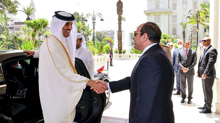 السيسي يبحث مع أمير قطر مخاطر التصعيد الإسرائيلي في قطاع غزة