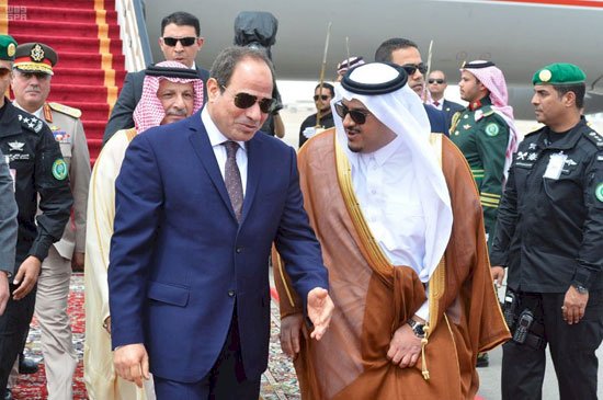السيسي يتجه للسعودية للمشاركة في القمة العربية الإسلامية المشتركة