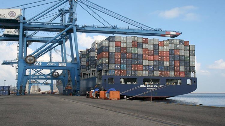 ميناء دمياط يستقبل 8 سفن حاويات وبضائع