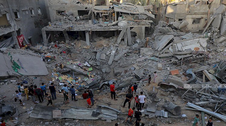 18 شهيدا فى قصف الاحتلال الإسرائيلي على منزل بمخيم النصيرات بغزة