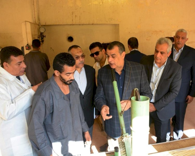 وزير الإنتاج الحربي في زيارة مفاجئة لشركة ابو زعبل للكيماويات المتخصصة