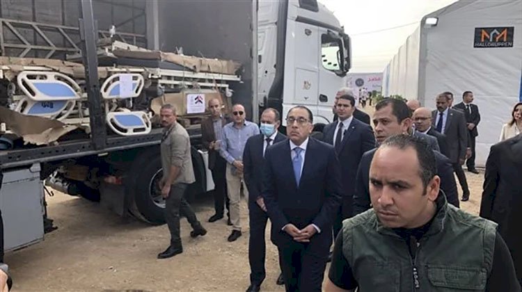 190 شاحنة بـ 2510 طن.. مدبولي يطلق أكبر قافلة مساعدات إنسانية شاملة للأشقاء الفلسطينيين في غزة