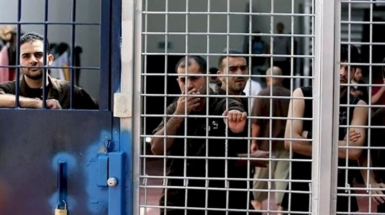 السجون الإسرائيلية تعلن الإفراج عن 42 أسير فلسطيني اليوم
