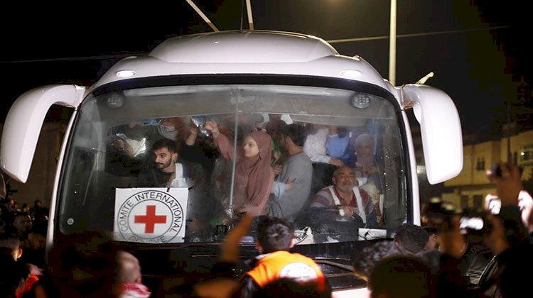 القاهرة الإخبارية: مصر تنجح في إنهاء أزمة تأخر تبادل المحتجزين بقطاع غزة