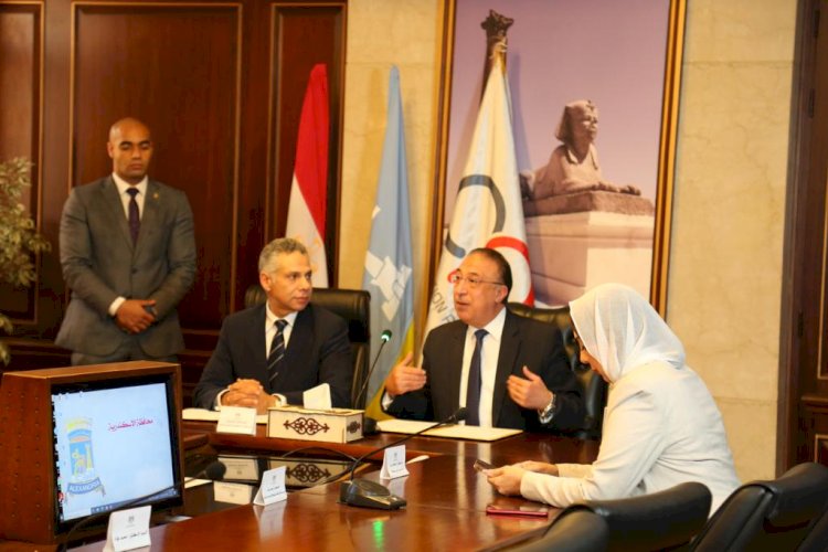 توقيع بروتوكول بين البترول ومحافظة الإسكندرية لتشغيل محطات تموين سيارات