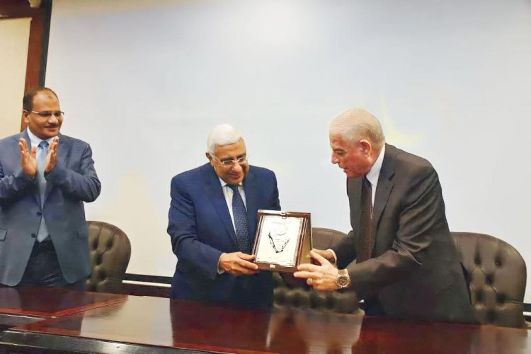رئيس المصرف المتحد ومحافظ جنوب سيناء يكرمان الفائزين من ابناء المحافظة