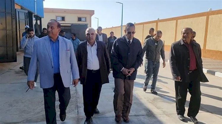 محافظ شمال سيناء يتفقد أعمال لجنة حصر المنطقة العازلة برفح