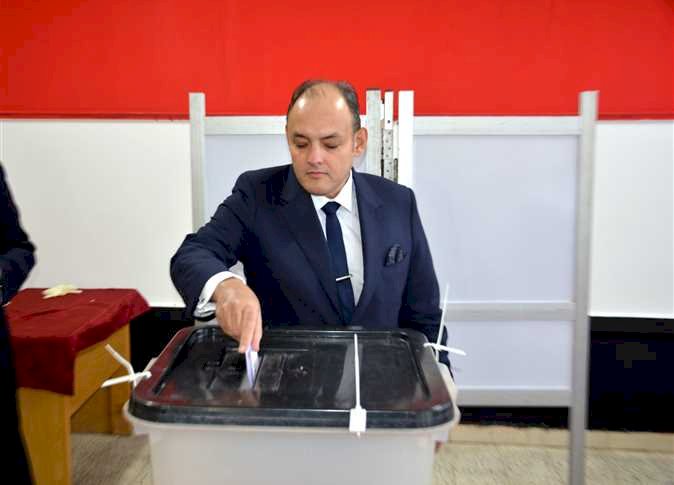 وزير التجارة والصناعة يدلي بصوته في الانتخابات الرئاسية بمدينة 6 أكتوبر