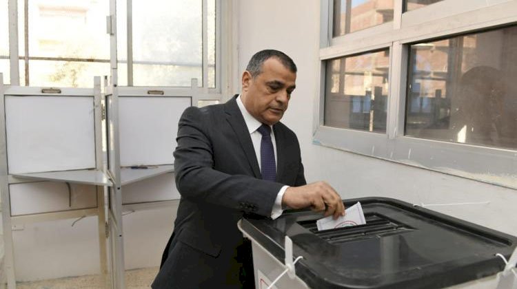 وزير الإنتاج الحربي يدلي بصوته في الانتخابات الرئاسية اليوم 