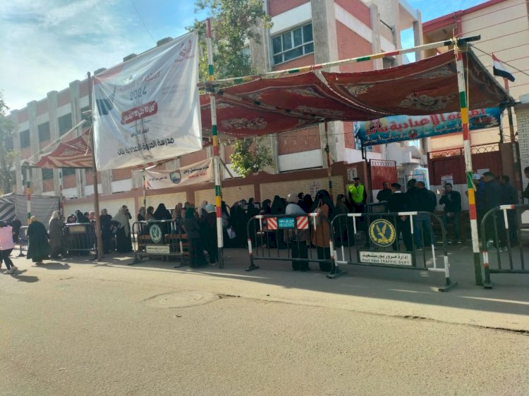 توافد كبير على اللجان الإنتخابية بالقاهرة قبل انطلاق التصويت
