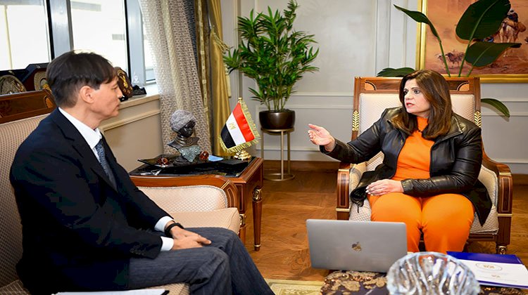 وزيرة الهجرة تستقبل د. حسين زناتي الخبير التعليمي ومدير أكاديمية "تانكيو عرب" في اليابان