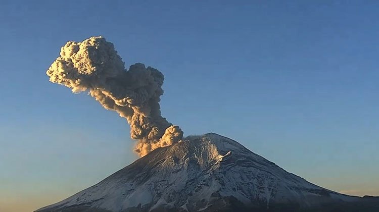 بركان أوبيناس فى بيرو يسجل أكبر نشاط له.. تفاصيل